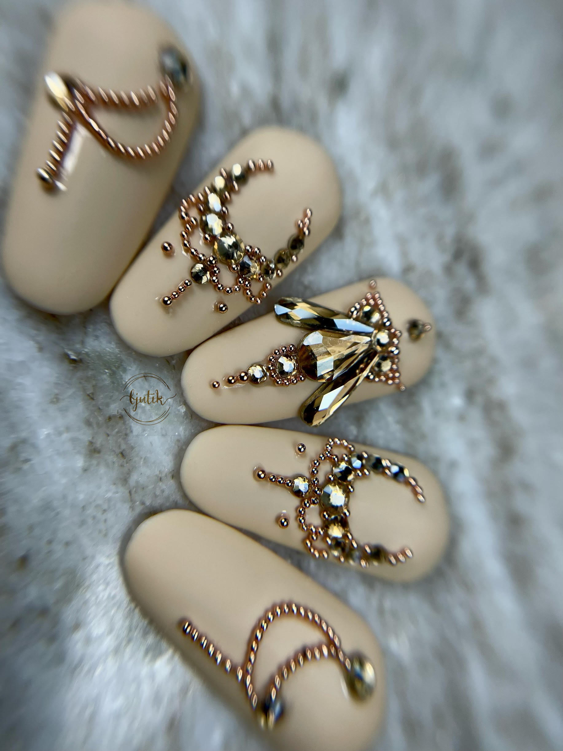 Tehnika ukrašavanja cirkonima